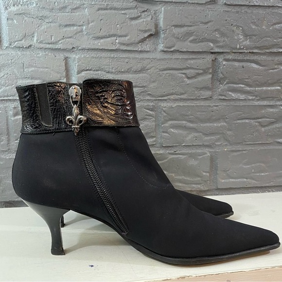 -DONALD J‎ PLINER BLACK LUCYA SIZE 6 KITTEN HEEL POINTED TOE BOOTIES - Picture 2 of 8